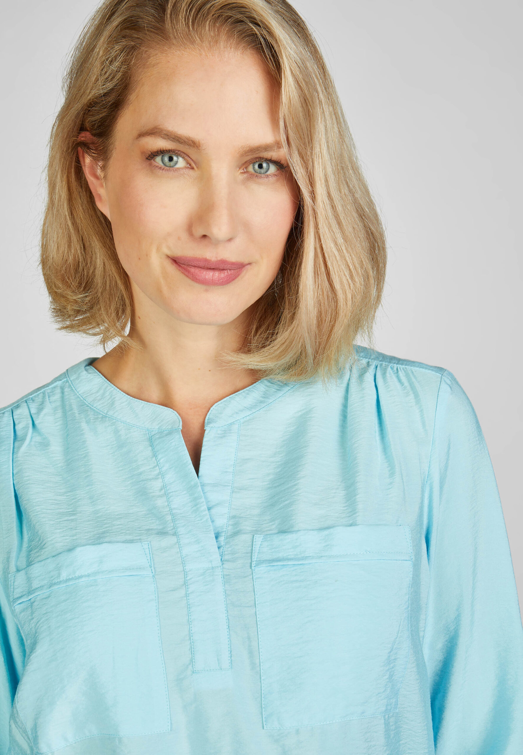 Bluse mit verspielten Details – Bild 4
