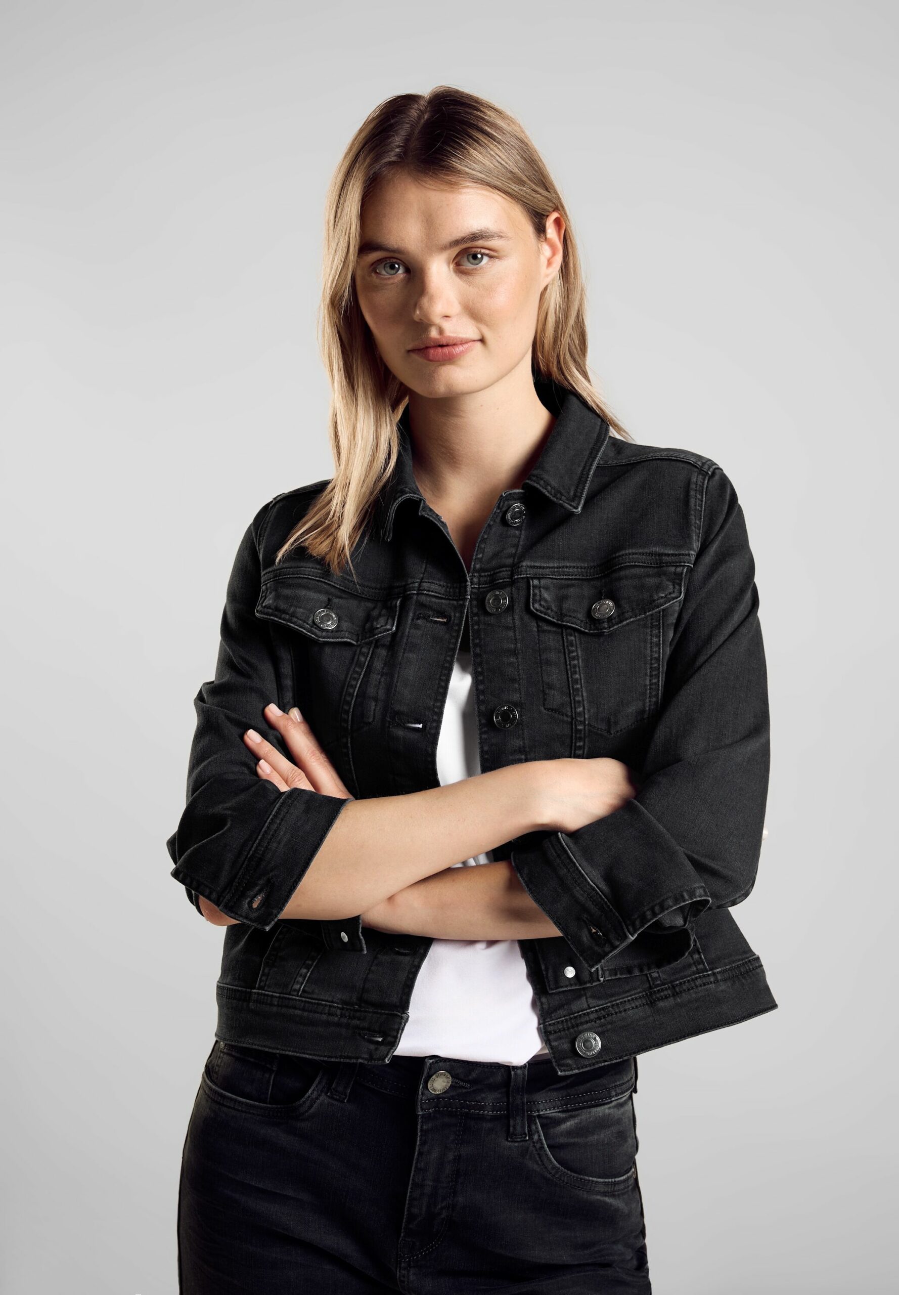 Jeansjacke im Washed-Look – Bild 2