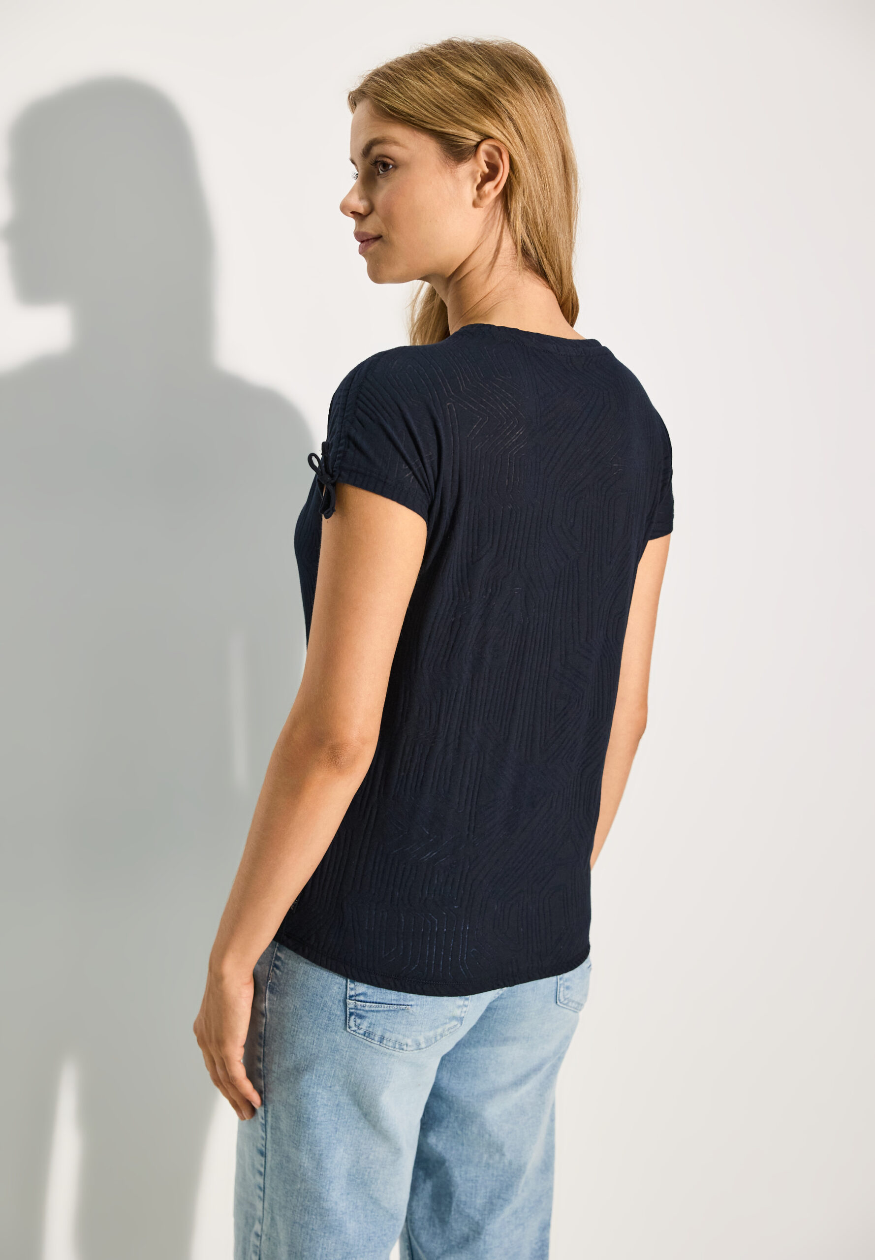 T-Shirt mit Burn-Out Muster – Bild 4
