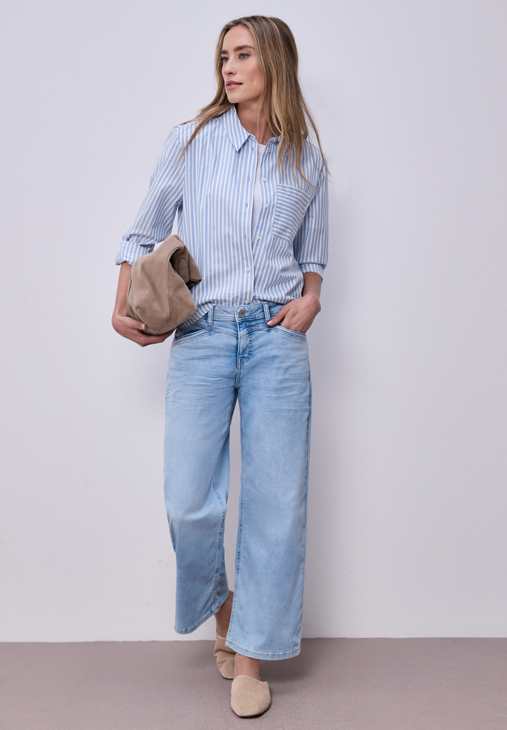 Bluse mit Hemdkragen und Backprint – Bild 5