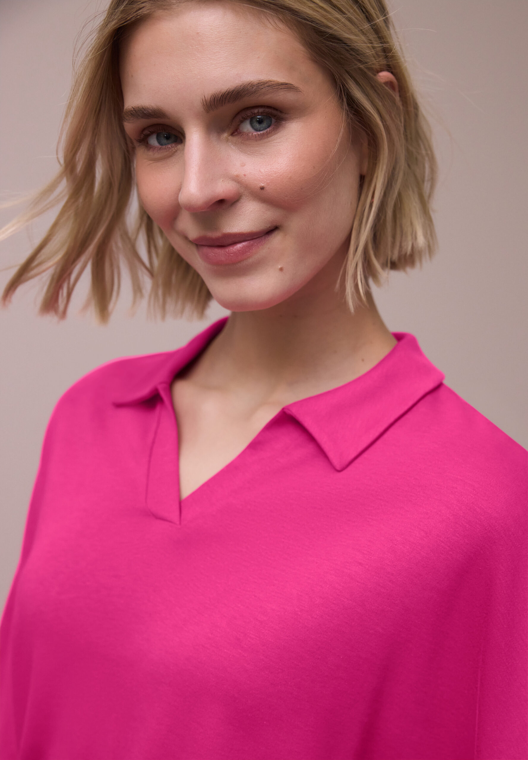 Dropped Shoulder Poloshirt mit Elastikbund – Bild 3