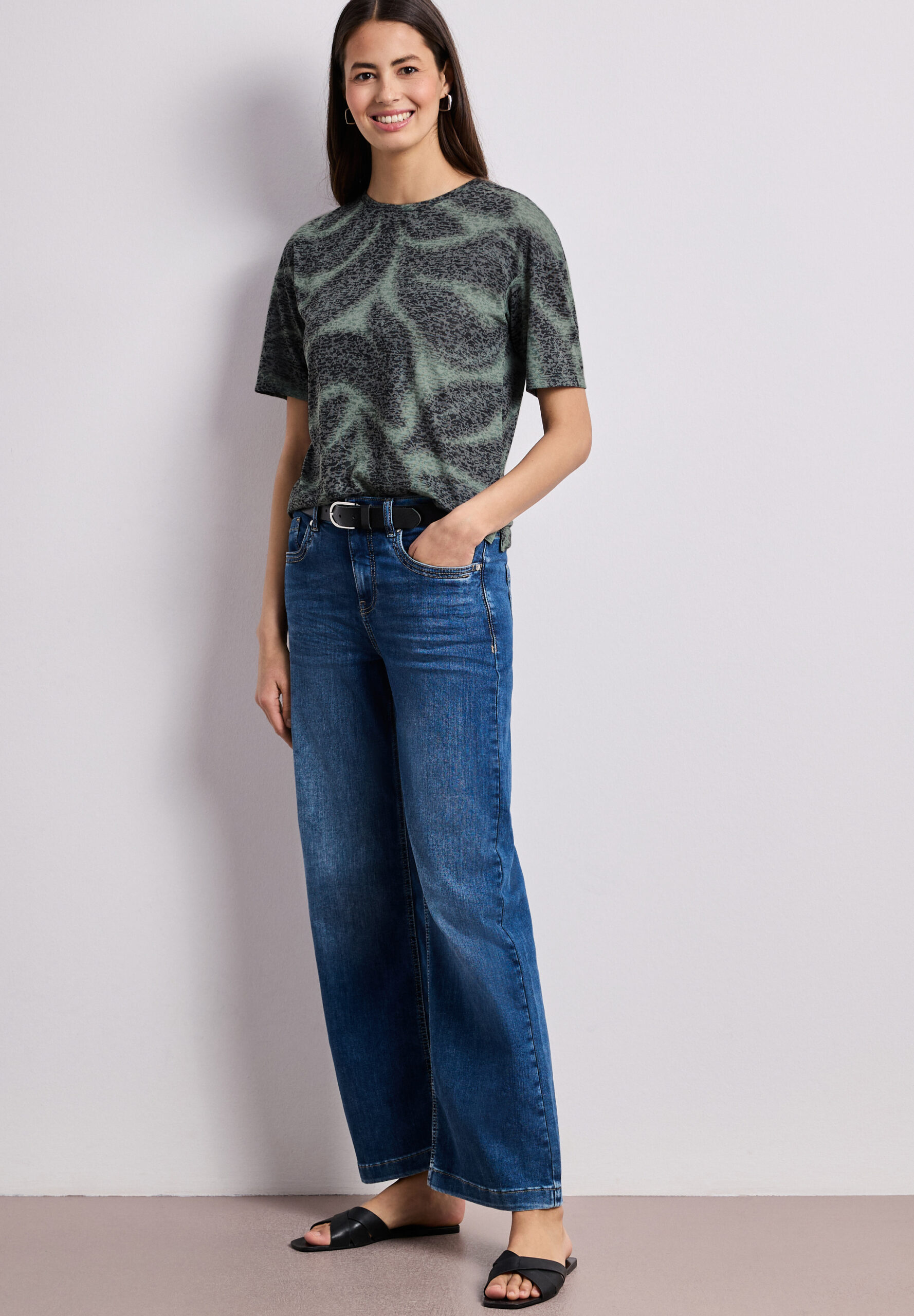 Shirt im Ausbrenner-Look mit Print – Bild 5