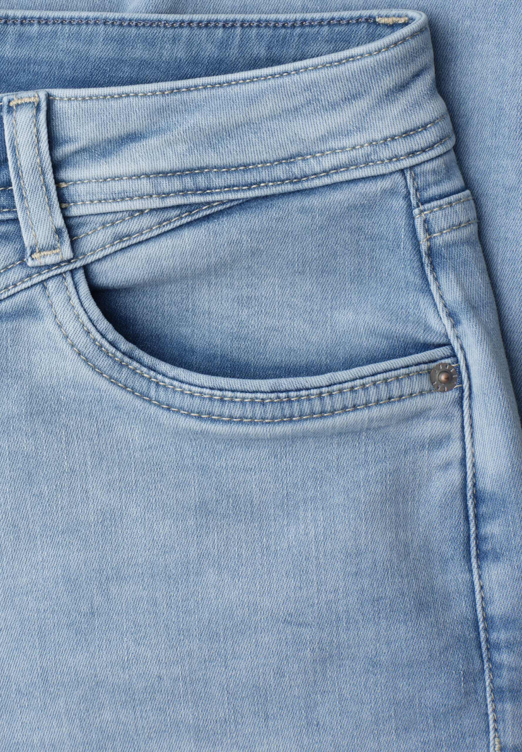 Slim Leg Bermuda mit Turn-Up-Detail – Bild 3