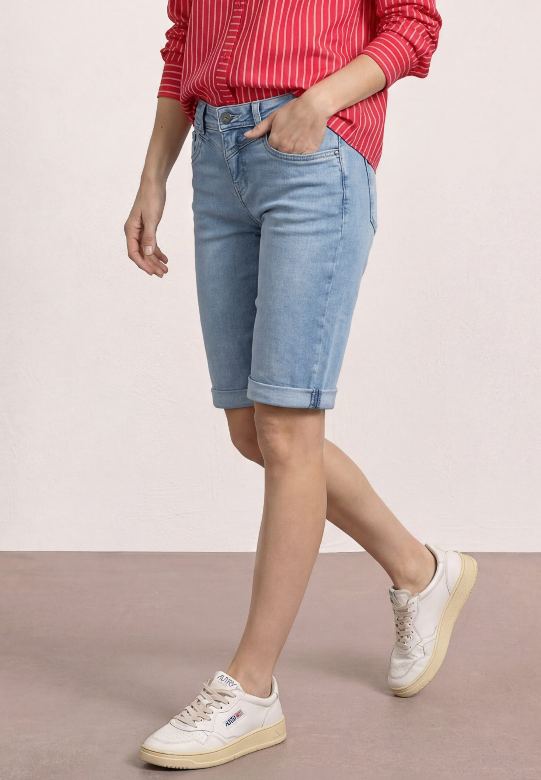 Slim Leg Bermuda mit Turn-Up-Detail – Bild 2