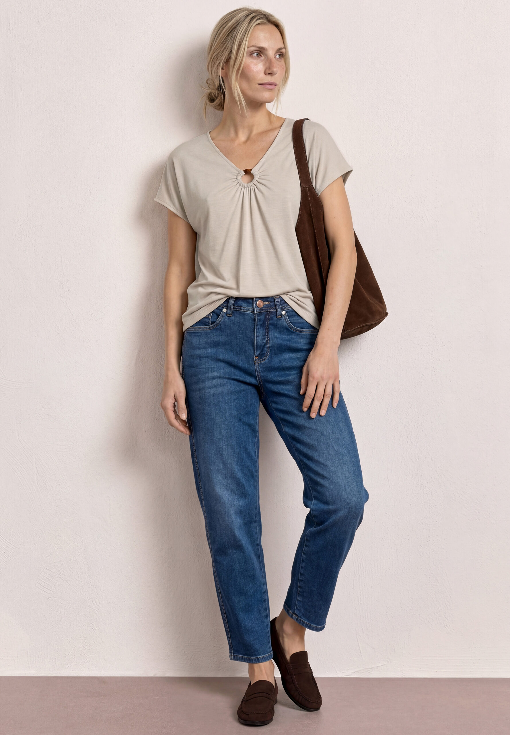Silk-Look Shirt mit V-Neck und Deko-Detail – Bild 6