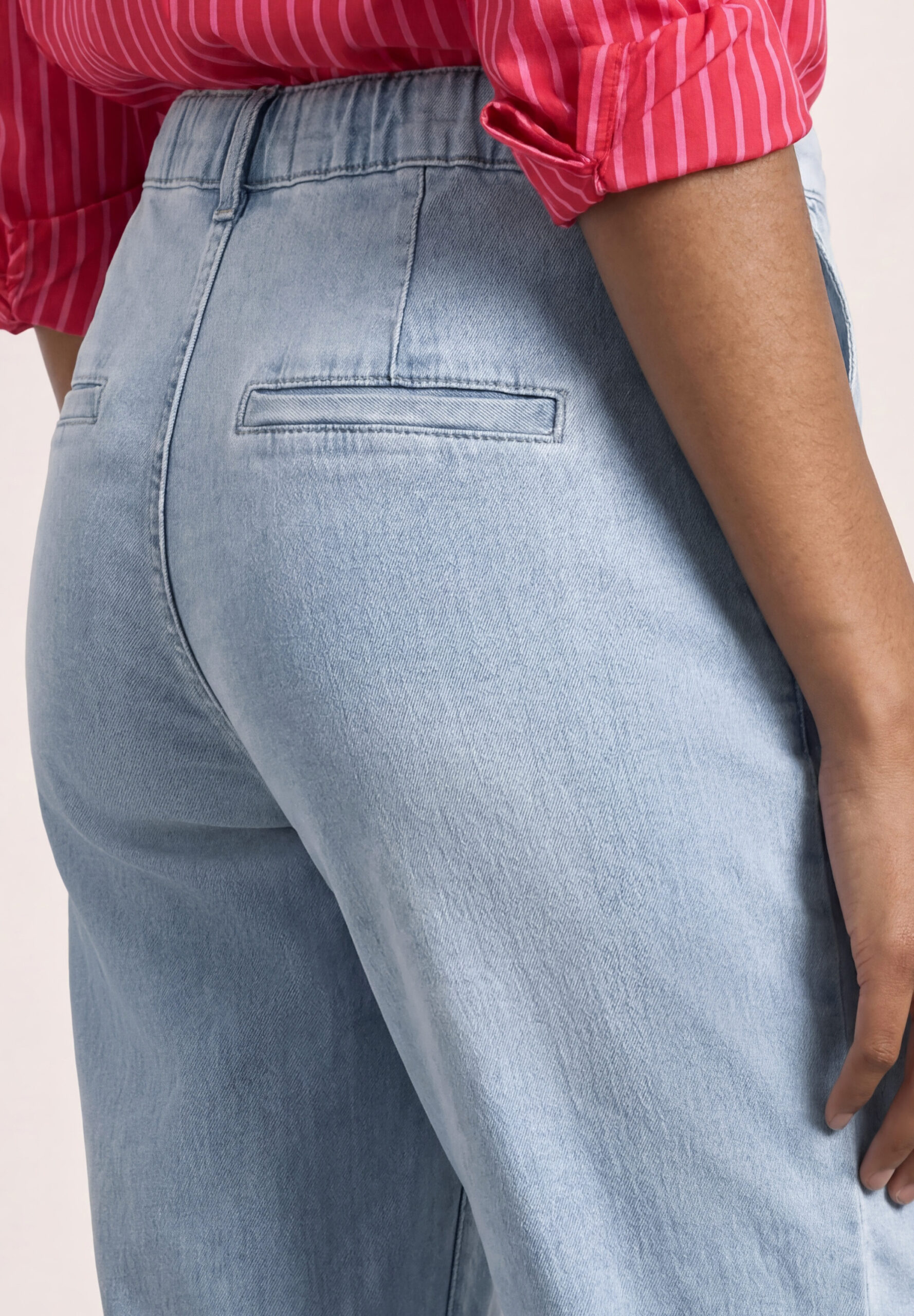 Mid Waist Jeans im Chino-Look – Bild 6