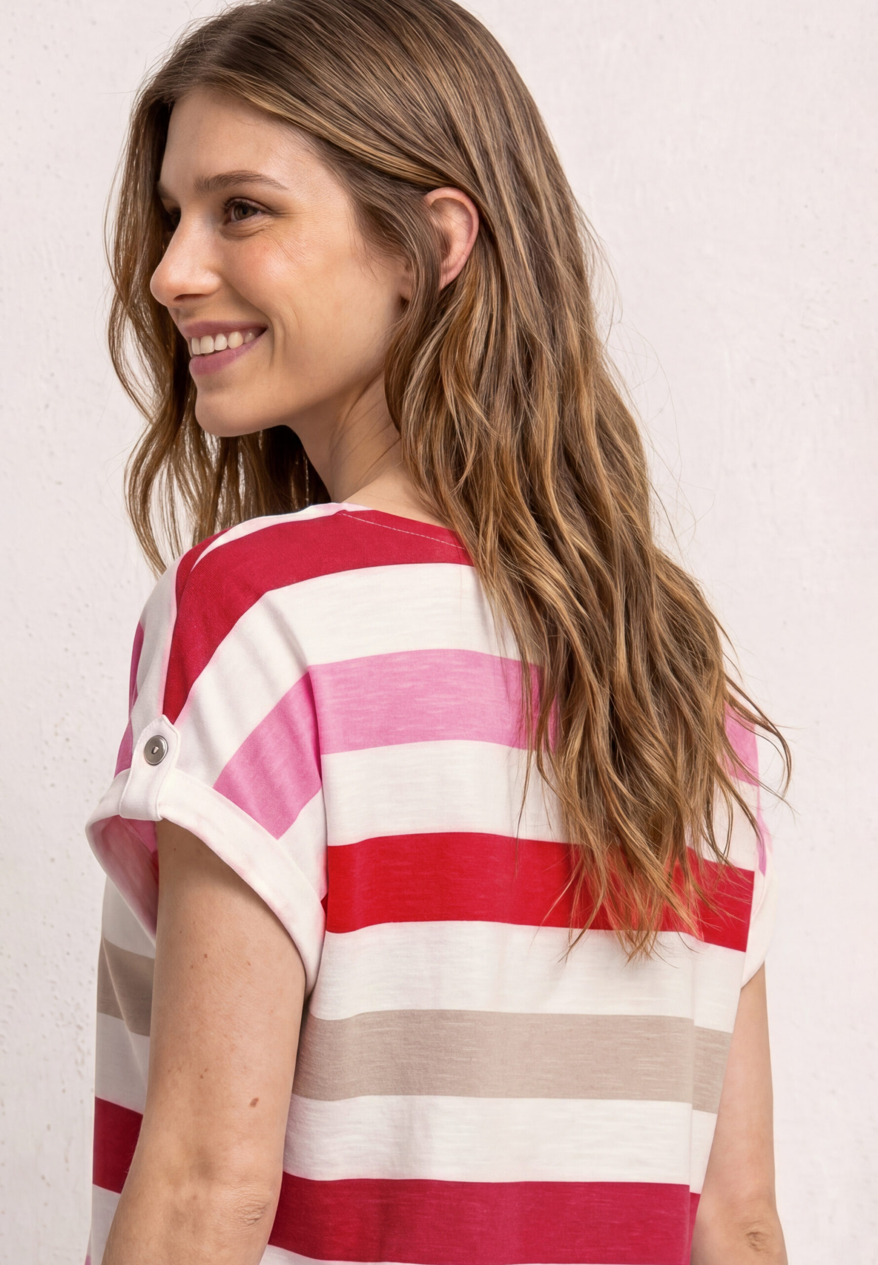T-Shirt mit Rundhals und Knopfdetails – Bild 5