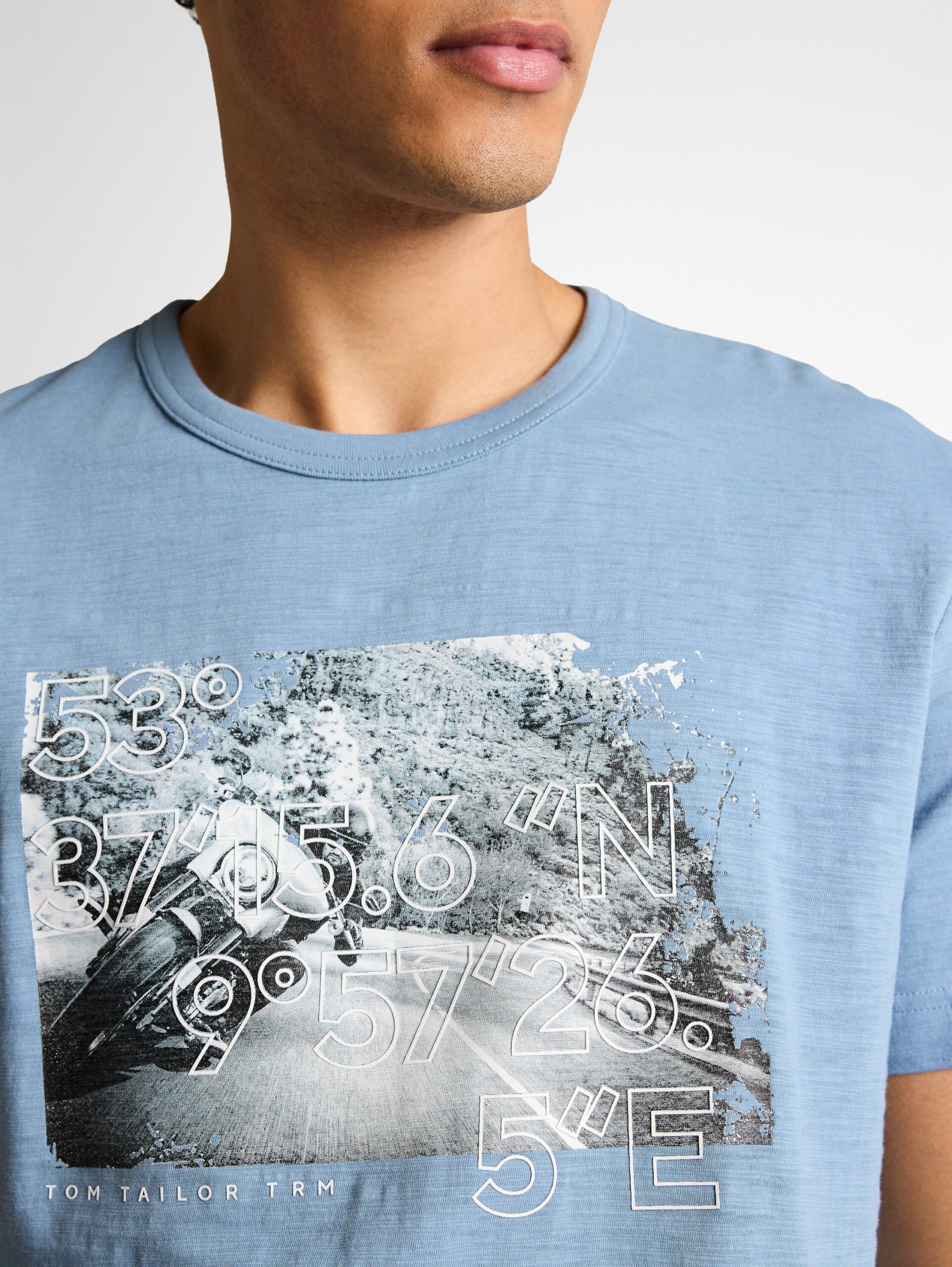 T-Shirt in Melange-Optik mit Fotoprint – Bild 4