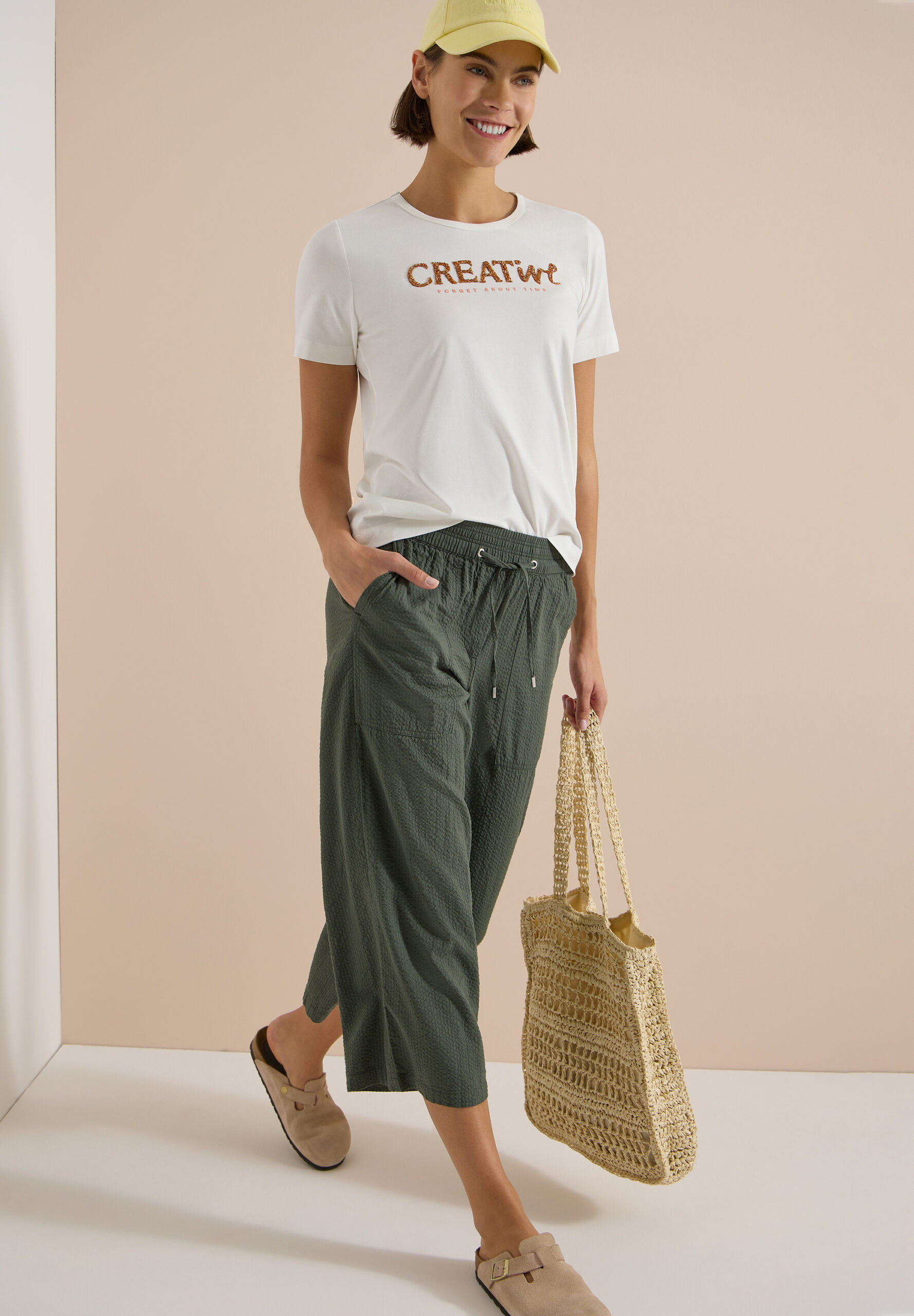 T-Shirt mit Rundhals und Glitzer-Wording – Bild 4