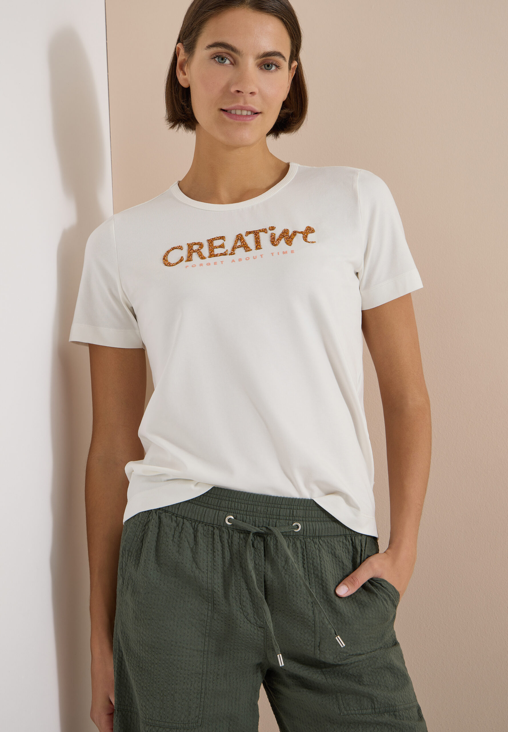 T-Shirt mit Rundhals und Glitzer-Wording – Bild 5