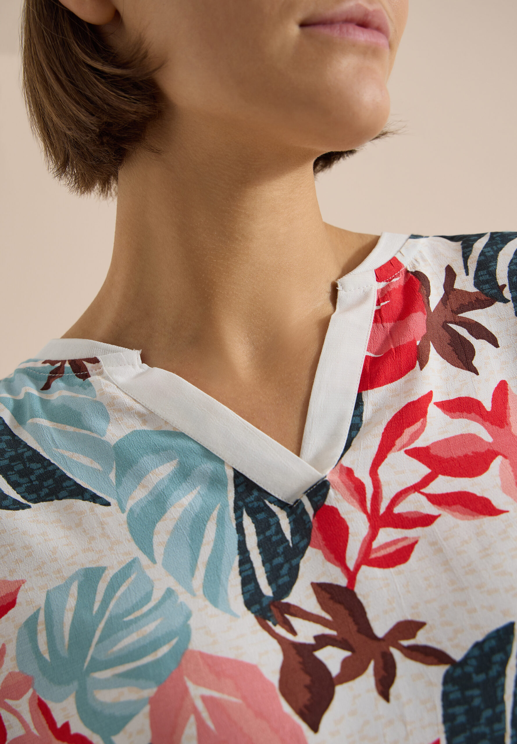 Bluse mit Split Neck und Printmix – Bild 5