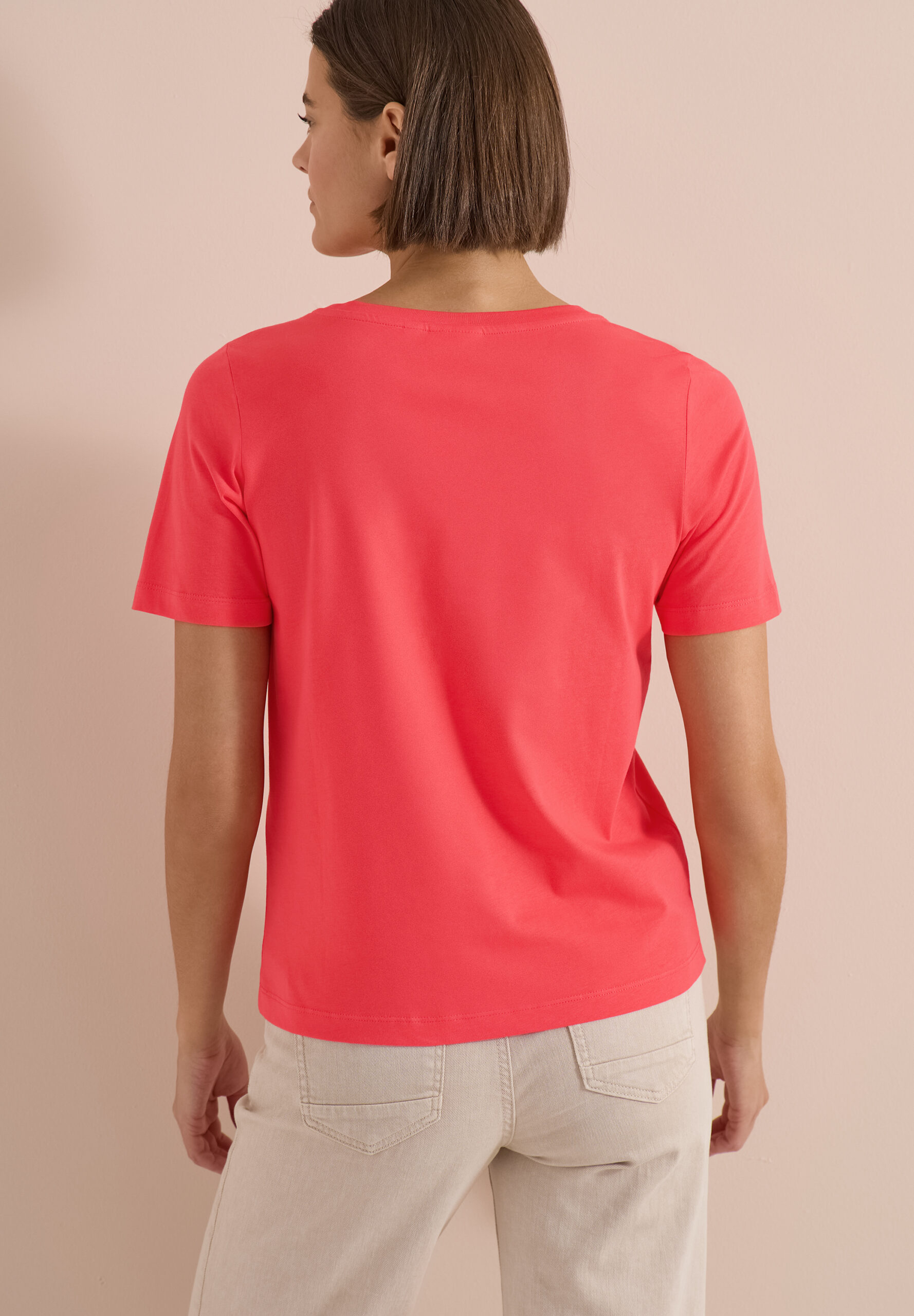 T-Shirt mit Boat Neck und Wording Artwork – Bild 4
