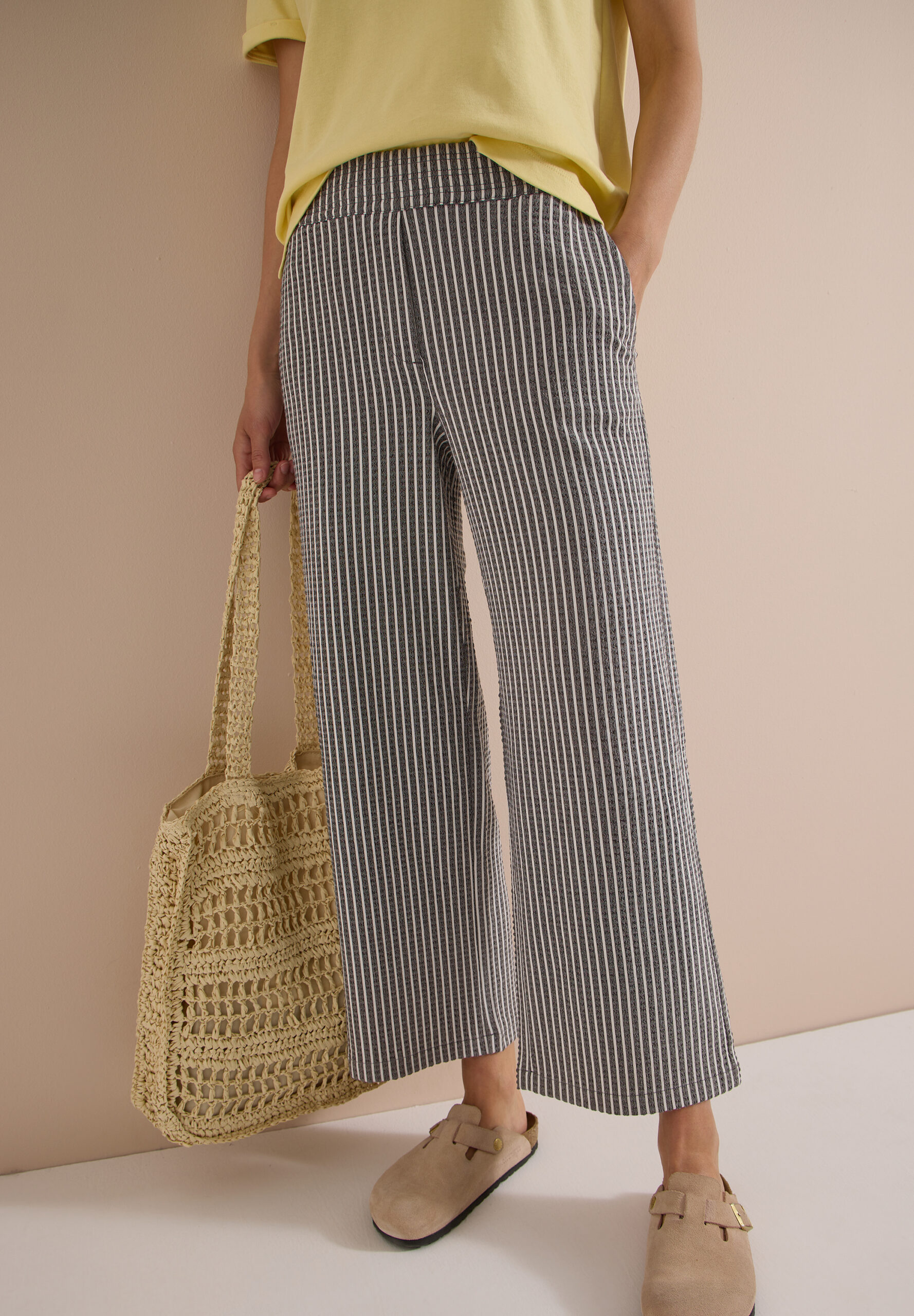 Wide Leg Hose in Seersucker-Qualität – Bild 2