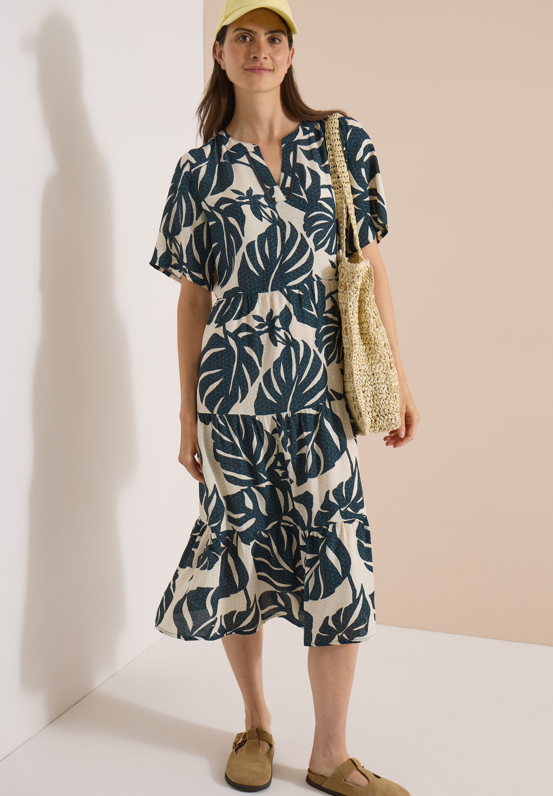 Midikleid mit Split Neck und Print – Bild 2