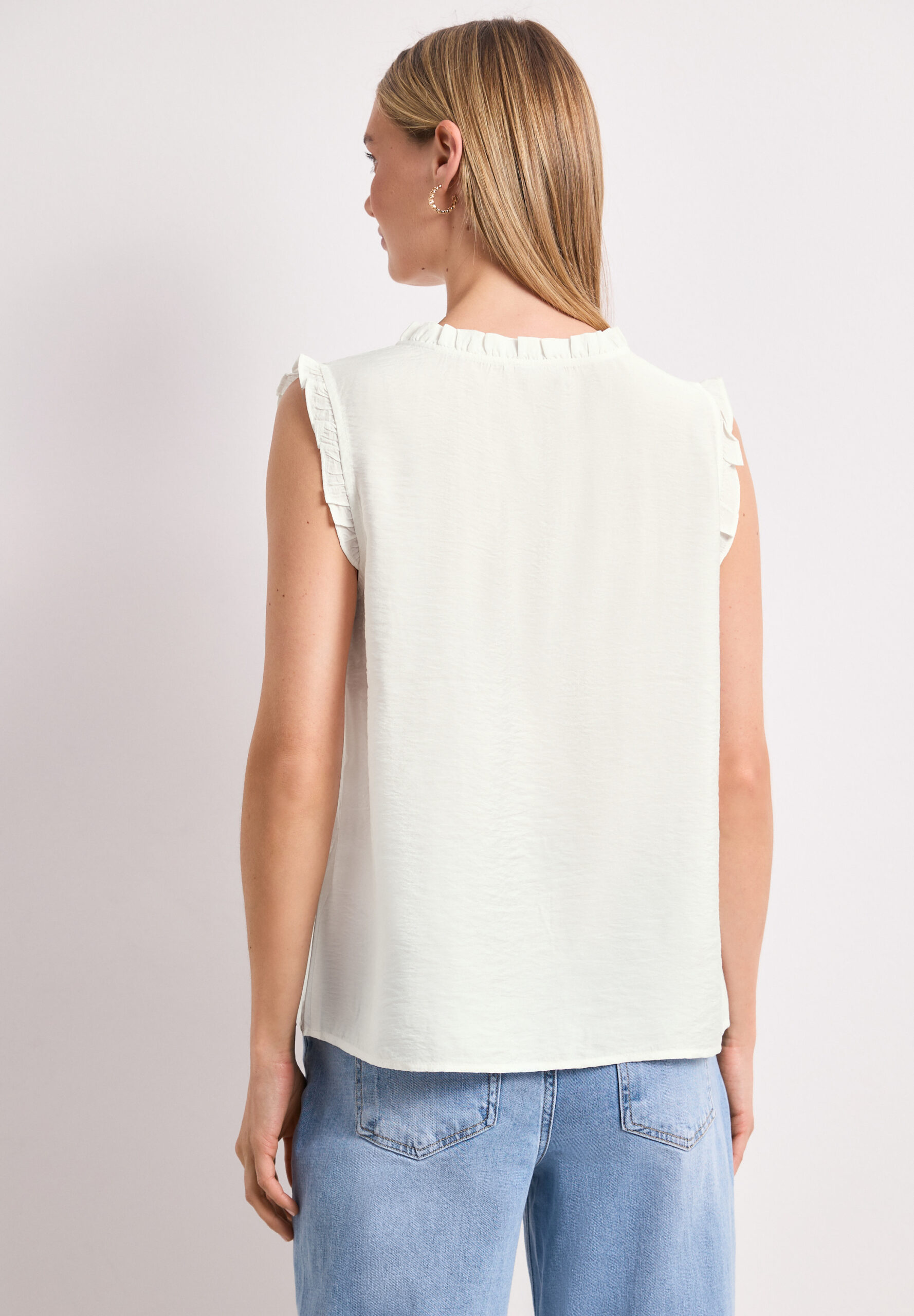 Blusentop mit V-Neck und Rüschen – Bild 3