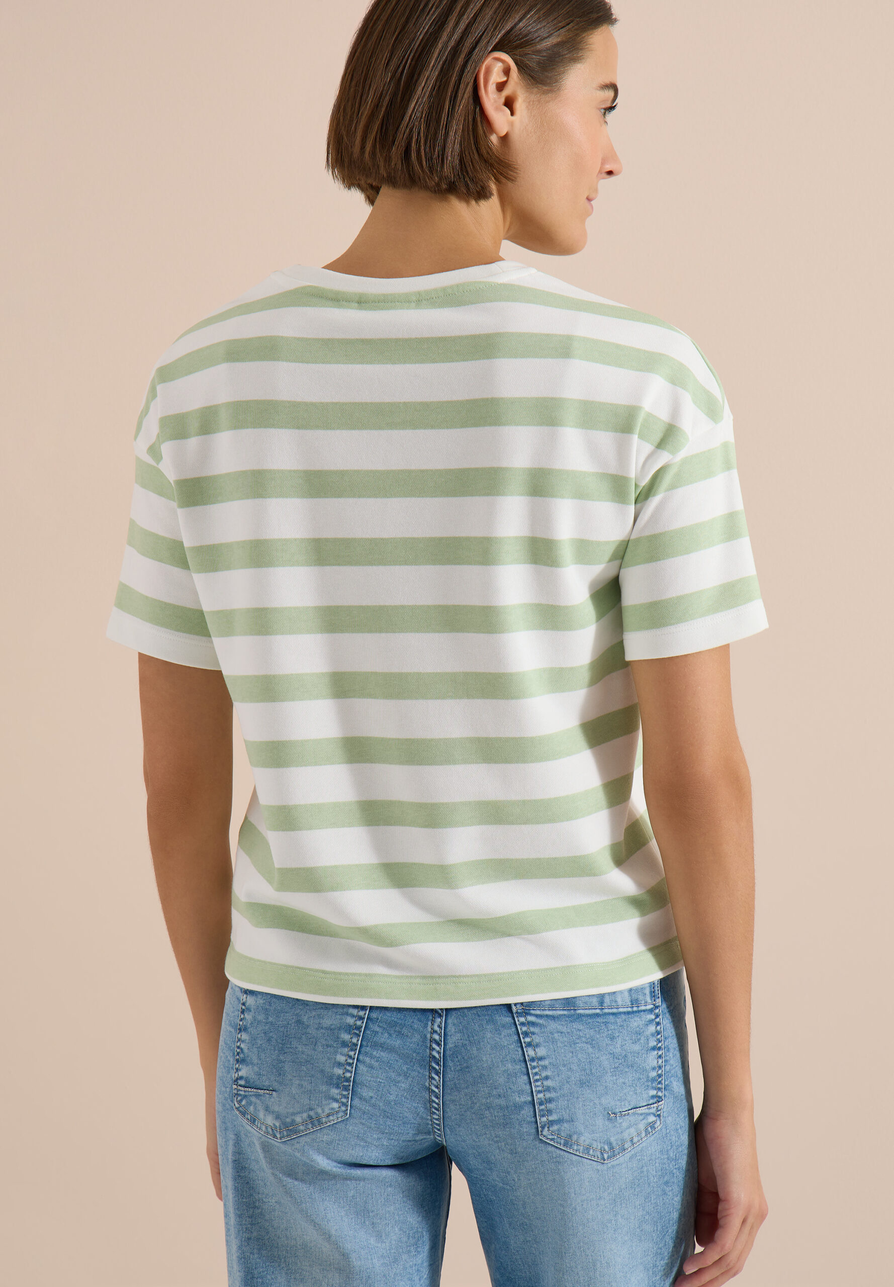 Halbarm Shirt mit Streifen und Wording-Detail – Bild 3