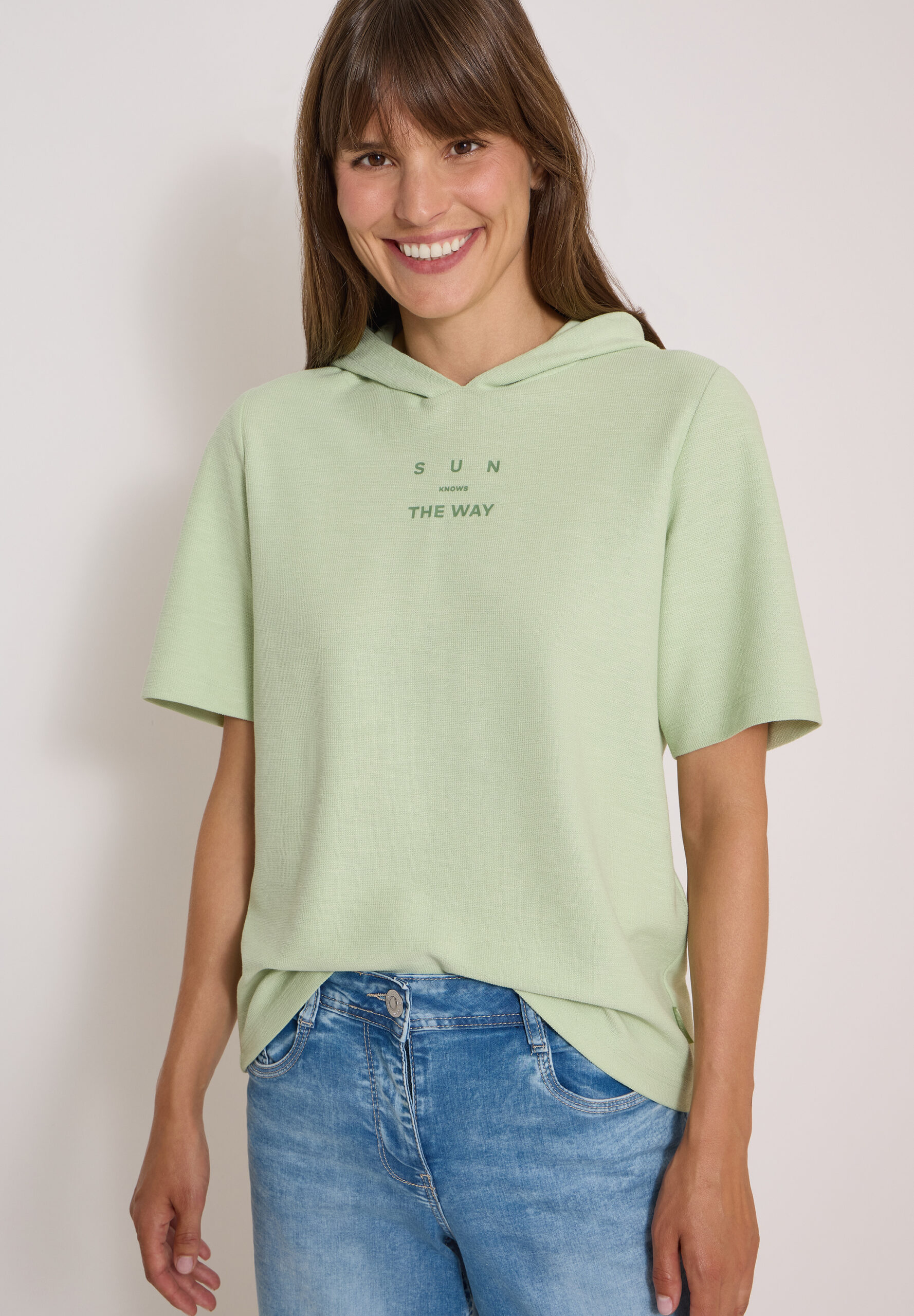 Kurzarm Shirt mit Kapuze und Wording – Bild 2