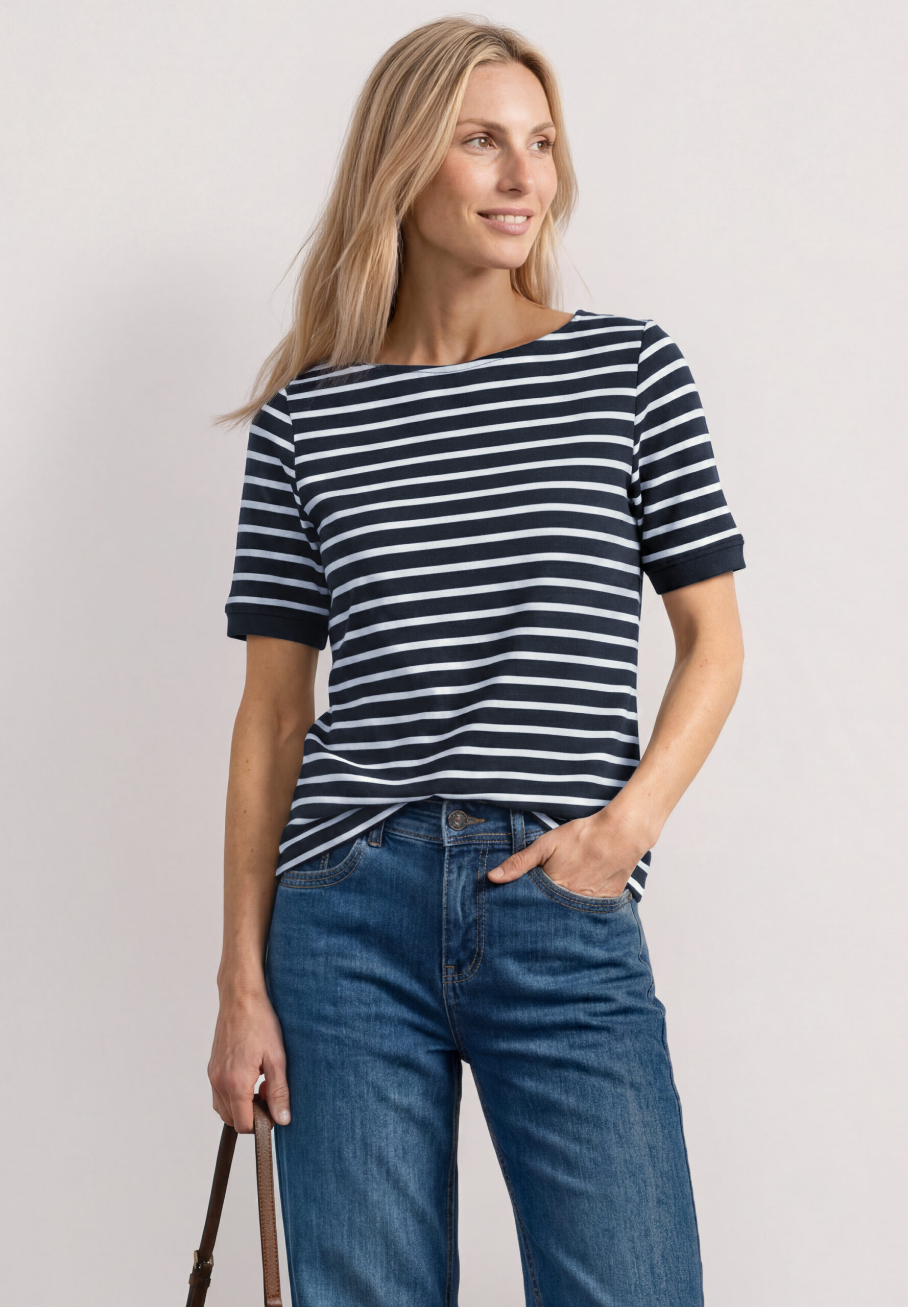 T-Shirt mit Boat Neck und Streifen – Bild 2