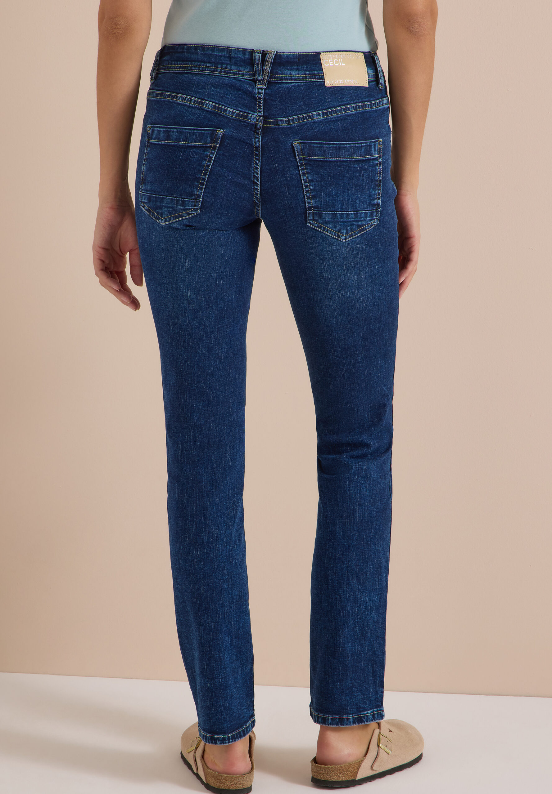 Mid Waist Straight Leg Jeans im Casual Fit – Bild 3